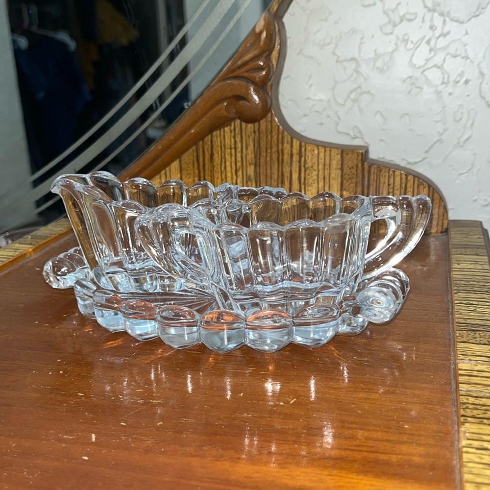 Vintage 🐝 Crystal Sugar and Creamer Set